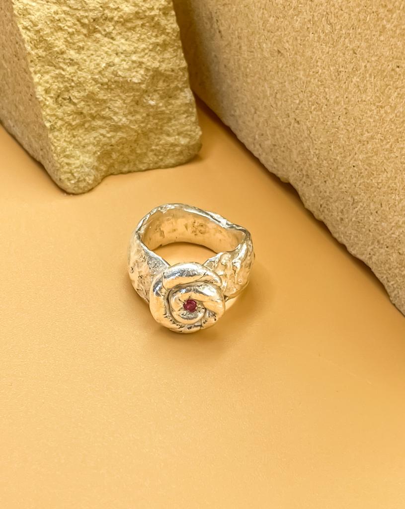 Rose Radiance Ring in 925 sterling silver with zircon stone on display